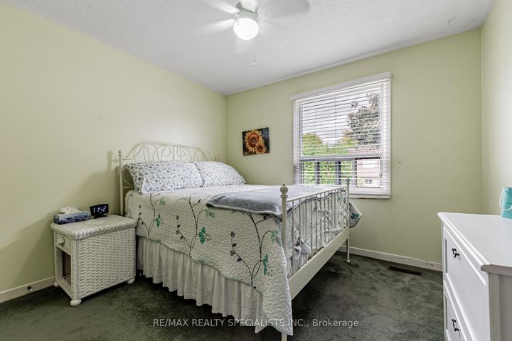 Photo 19 at 2917 Nipiwin Drive, Meadowvale, Mississauga