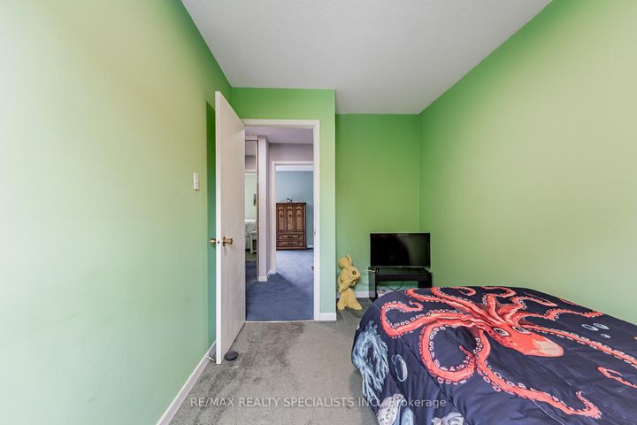 Photo 22 at 2917 Nipiwin Drive, Meadowvale, Mississauga
