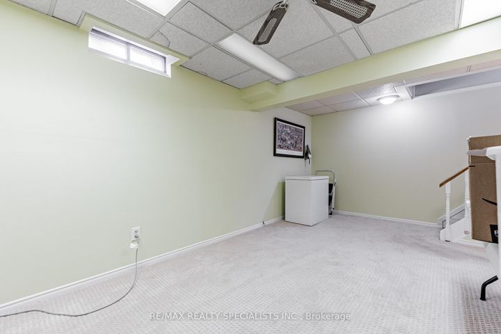 Photo 27 at 2917 Nipiwin Drive, Meadowvale, Mississauga