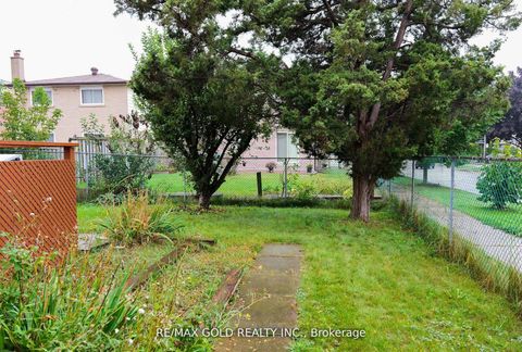 Photo 6 at 40 Glen Hollow Avenue, Clairville, Toronto