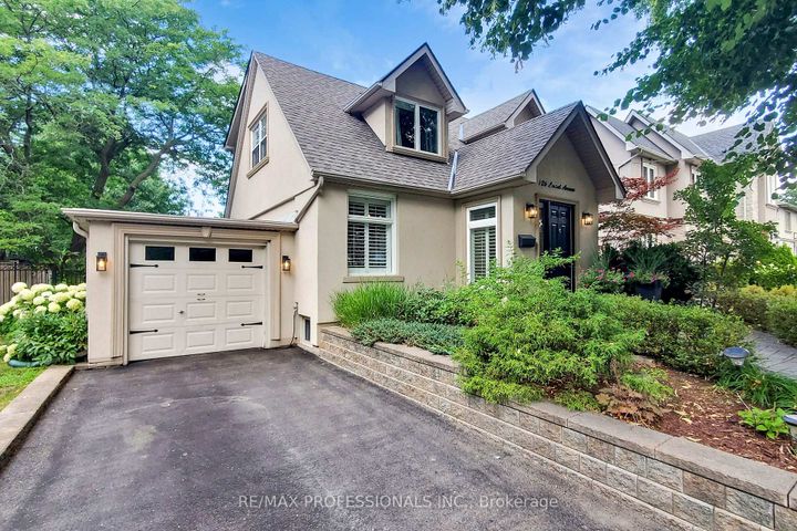 Photo 3 at 126 Laurel Avenue, City Centre West, Toronto