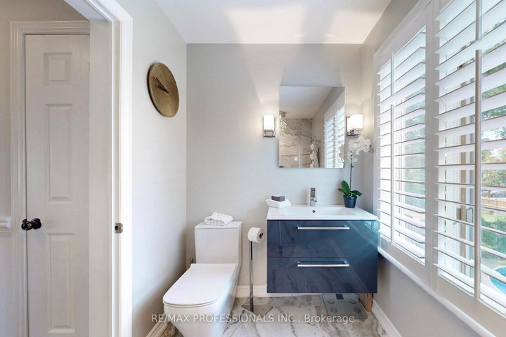 Photo 31 at 126 Laurel Avenue, City Centre West, Toronto