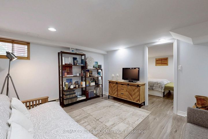 Photo 33 at 126 Laurel Avenue, City Centre West, Toronto