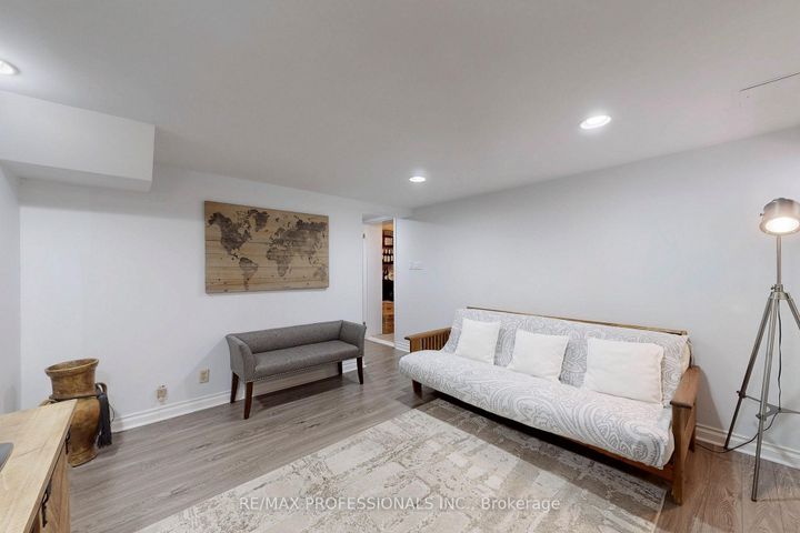 Photo 34 at 126 Laurel Avenue, City Centre West, Toronto