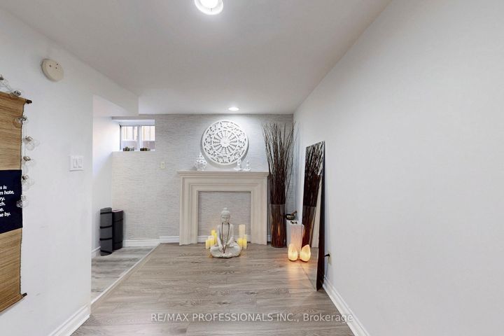 Photo 35 at 126 Laurel Avenue, City Centre West, Toronto