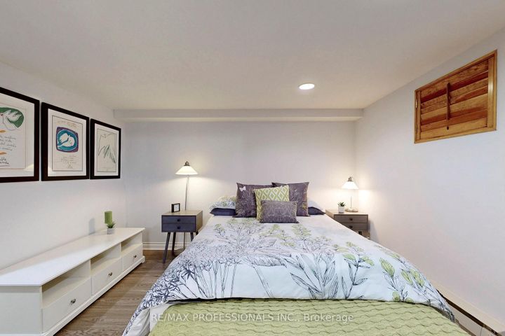 Photo 37 at 126 Laurel Avenue, City Centre West, Toronto
