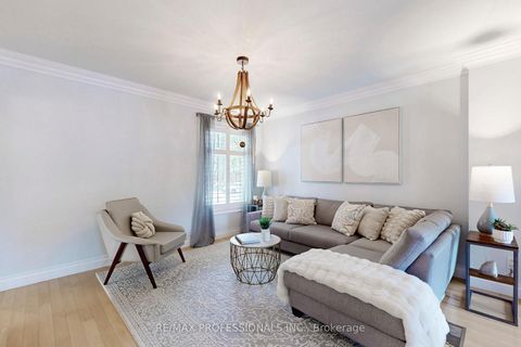 Photo 9 at 126 Laurel Avenue, City Centre West, Toronto