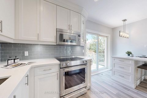 Photo 19 at 126 Laurel Avenue, City Centre West, Toronto