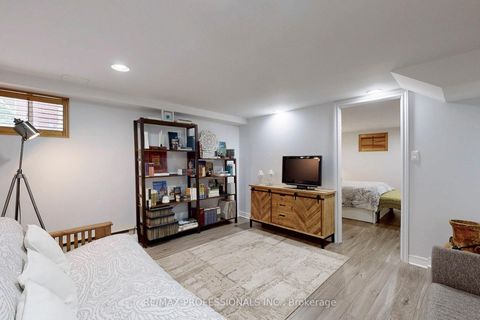 Photo 33 at 126 Laurel Avenue, City Centre West, Toronto