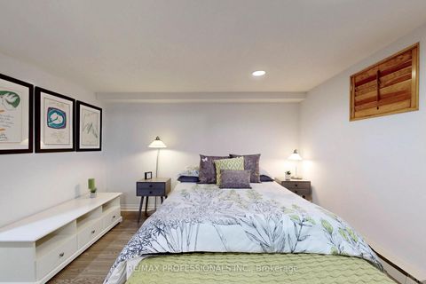 Photo 37 at 126 Laurel Avenue, City Centre West, Toronto