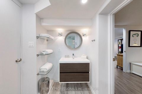 Photo 38 at 126 Laurel Avenue, City Centre West, Toronto