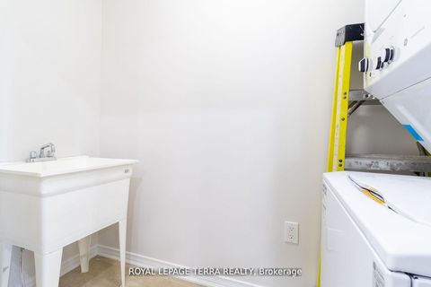 Photo 15 at 8 Graywardine Lane, Northeast Ajax, Ajax