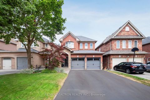 Photo 2 at 514 Menczel Crescent, Summerhill Estates, Newmarket