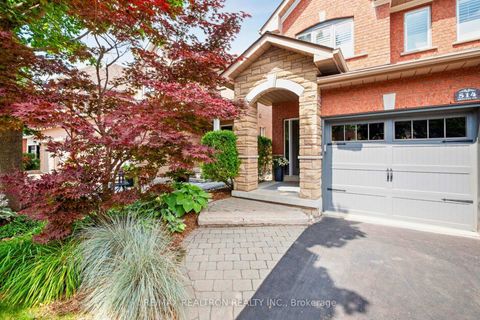 Photo 4 at 514 Menczel Crescent, Summerhill Estates, Newmarket