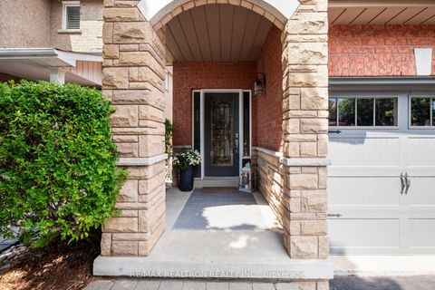 Photo 5 at 514 Menczel Crescent, Summerhill Estates, Newmarket
