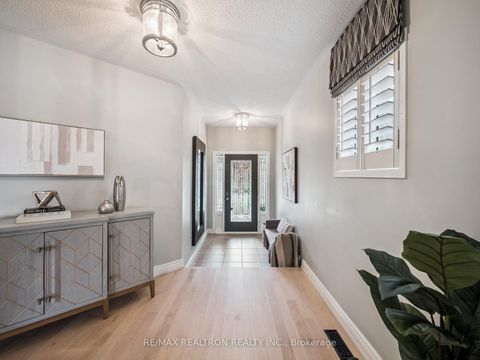 Photo 8 at 514 Menczel Crescent, Summerhill Estates, Newmarket