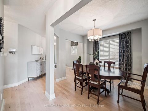 Photo 11 at 514 Menczel Crescent, Summerhill Estates, Newmarket