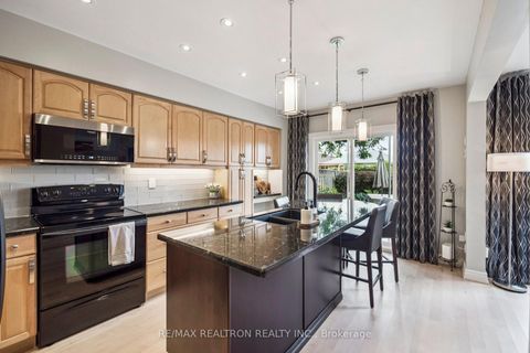 Photo 13 at 514 Menczel Crescent, Summerhill Estates, Newmarket