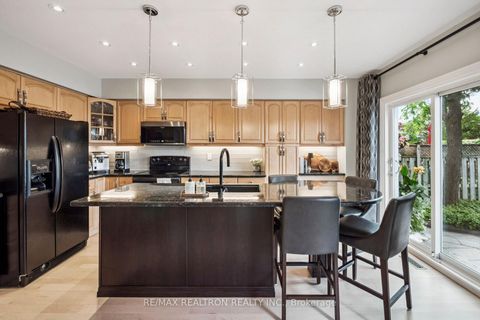 Photo 14 at 514 Menczel Crescent, Summerhill Estates, Newmarket