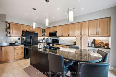 Photo 15 at 514 Menczel Crescent, Summerhill Estates, Newmarket