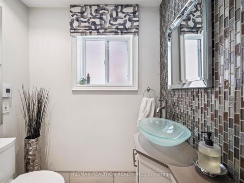 Photo 20 at 514 Menczel Crescent, Summerhill Estates, Newmarket