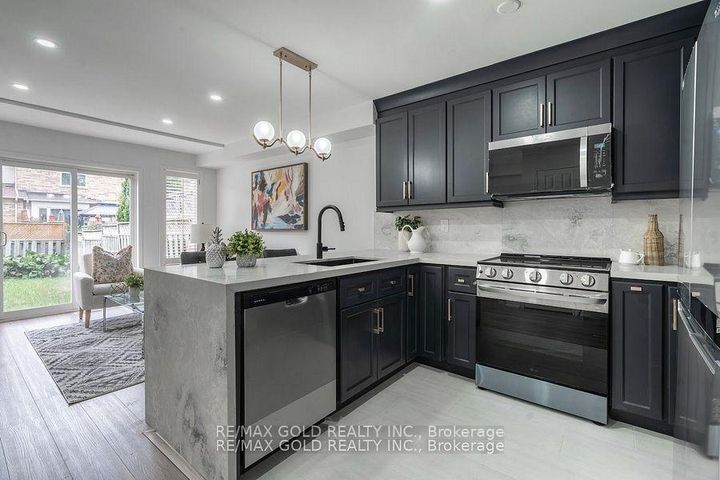Photo 3 at 7 Harding Street, Georgetown, Halton Hills