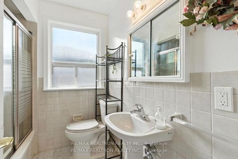 Photo 10 at 498 Midland Avenue, Cliffside, Toronto