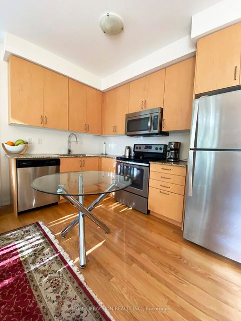 Photo 4 at 70 - 23 Eldora Avenue, Newtonbrook West, Toronto