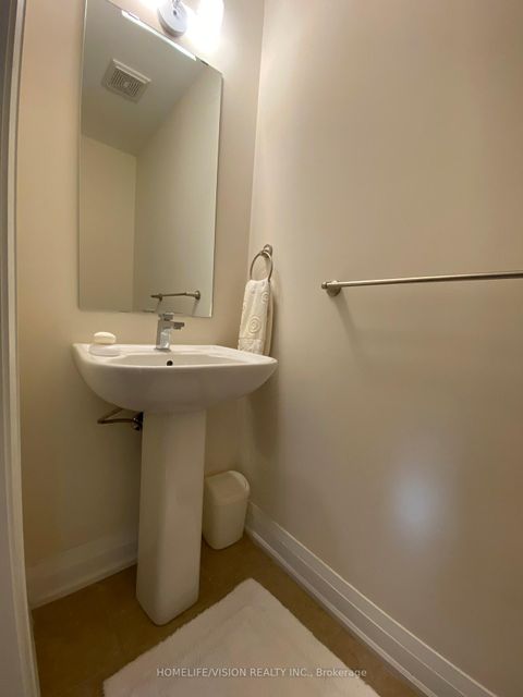 Photo 5 at 70 - 23 Eldora Avenue, Newtonbrook West, Toronto