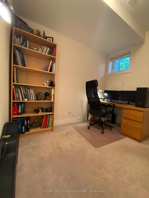 Photo 10 at 70 - 23 Eldora Avenue, Newtonbrook West, Toronto