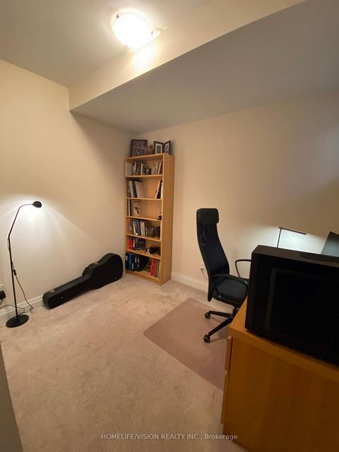 Photo 11 at 70 - 23 Eldora Avenue, Newtonbrook West, Toronto