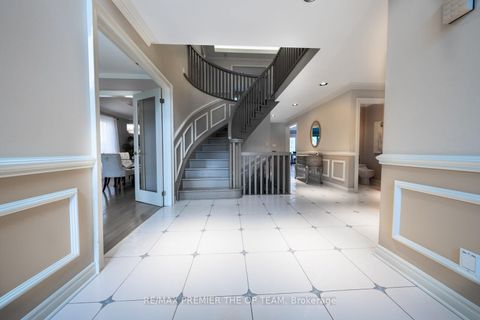 Photo 2 at 182 Clover Leaf Street, East Woodbridge, Vaughan