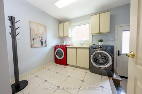 Photo 4 at 182 Clover Leaf Street, East Woodbridge, Vaughan