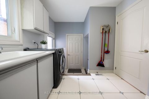 Photo 5 at 182 Clover Leaf Street, East Woodbridge, Vaughan