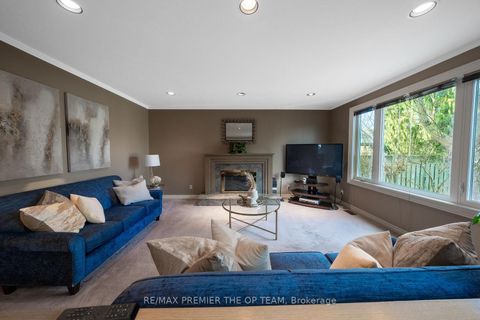 Photo 11 at 182 Clover Leaf Street, East Woodbridge, Vaughan