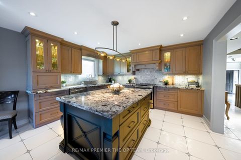Photo 16 at 182 Clover Leaf Street, East Woodbridge, Vaughan