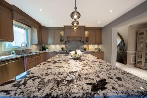 Photo 17 at 182 Clover Leaf Street, East Woodbridge, Vaughan