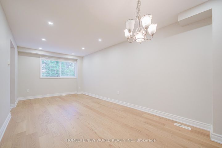 Photo 7 at 29 New Havens Way, Thornhill, Markham