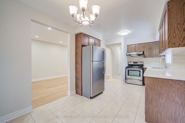 Photo 11 at 29 New Havens Way, Thornhill, Markham