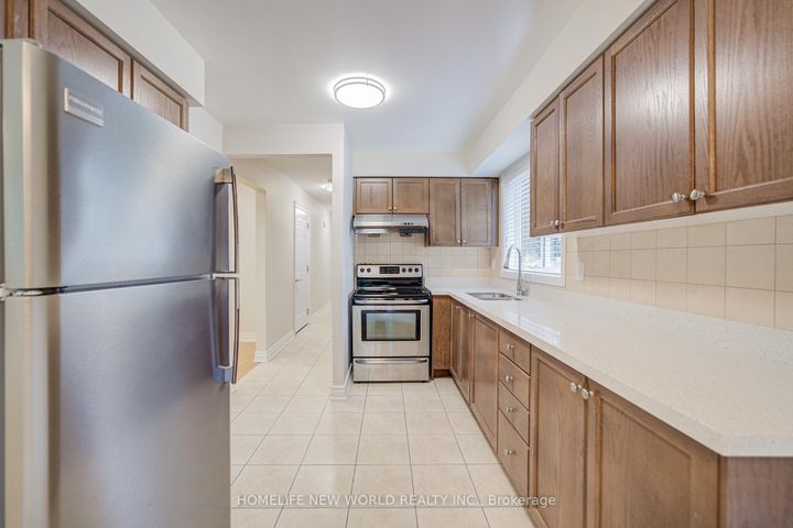 Photo 12 at 29 New Havens Way, Thornhill, Markham