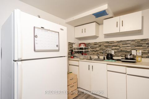 Photo 37 at 98 Tanjoe Crescent, Newtonbrook West, Toronto
