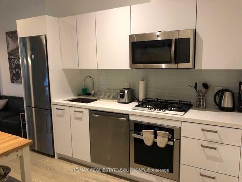 Photo 2 at 210 - 608 Richmond Street W, Waterfront Communities C1, Toronto