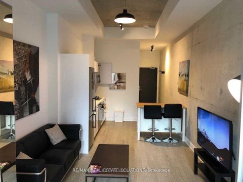 Photo 3 at 210 - 608 Richmond Street W, Waterfront Communities C1, Toronto
