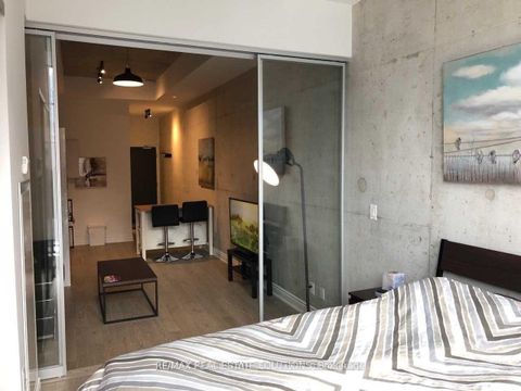 Photo 7 at 210 - 608 Richmond Street W, Waterfront Communities C1, Toronto
