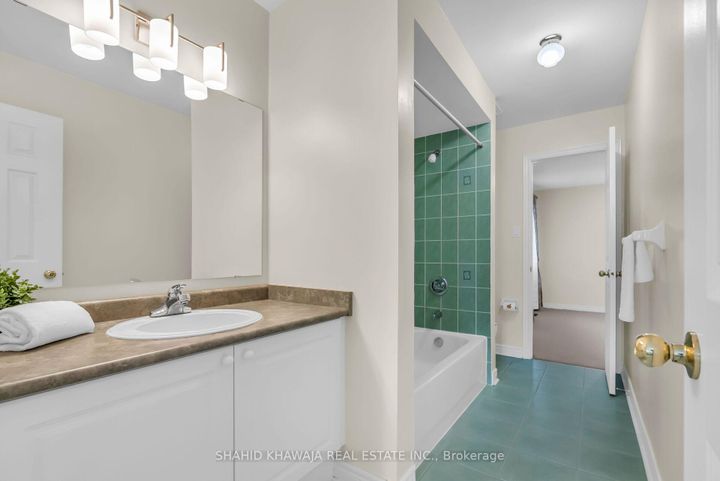 Photo 23 at 1546 Portsmouth Place, East Credit, Mississauga