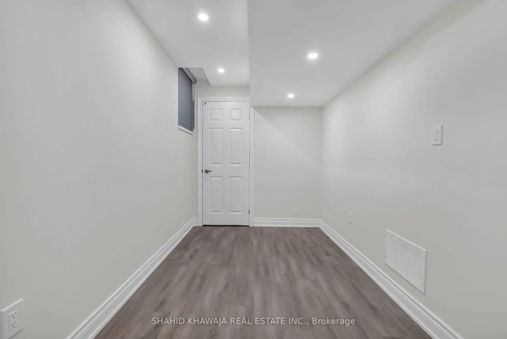 Photo 33 at 1546 Portsmouth Place, East Credit, Mississauga