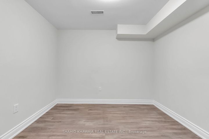 Photo 36 at 1546 Portsmouth Place, East Credit, Mississauga