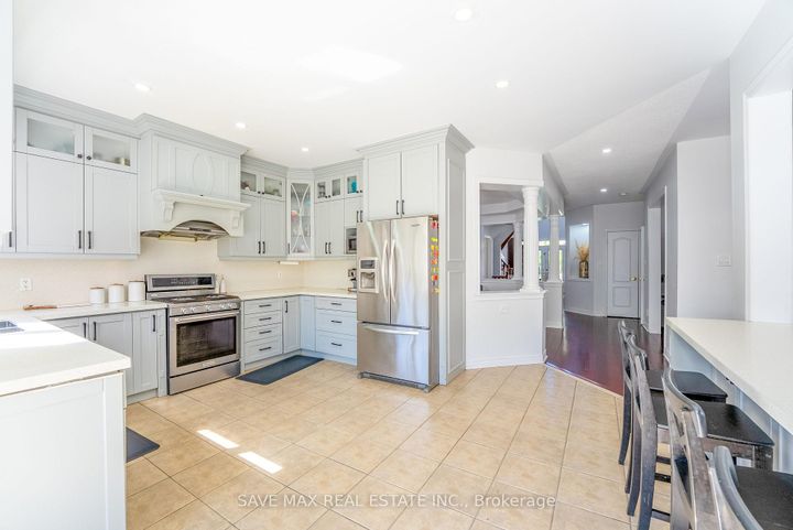 Photo 9 at 17 Charger Lane, Fletcher's Meadow, Brampton