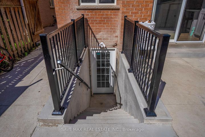 Photo 47 at 17 Charger Lane, Fletcher's Meadow, Brampton
