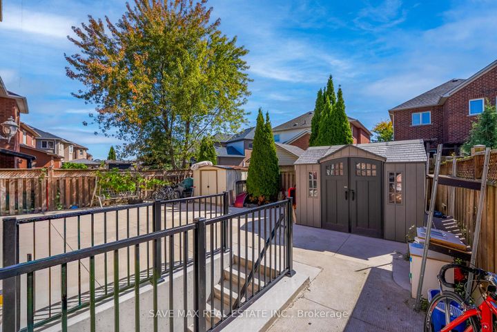 Photo 49 at 17 Charger Lane, Fletcher's Meadow, Brampton